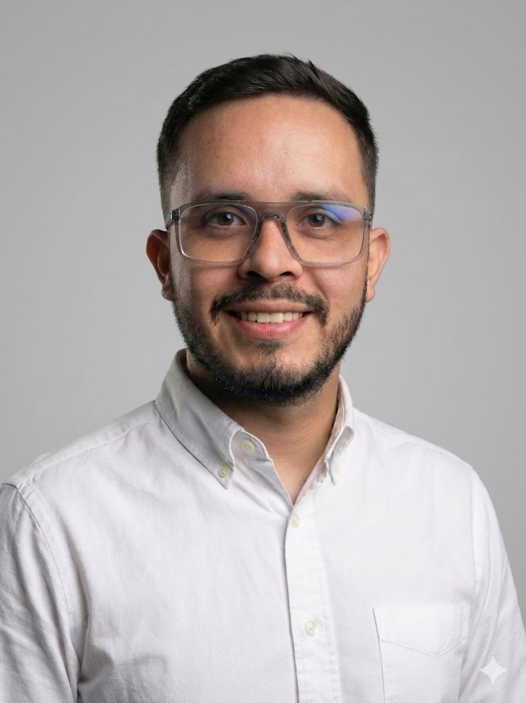 Luis Olaya · Abogado Consultor